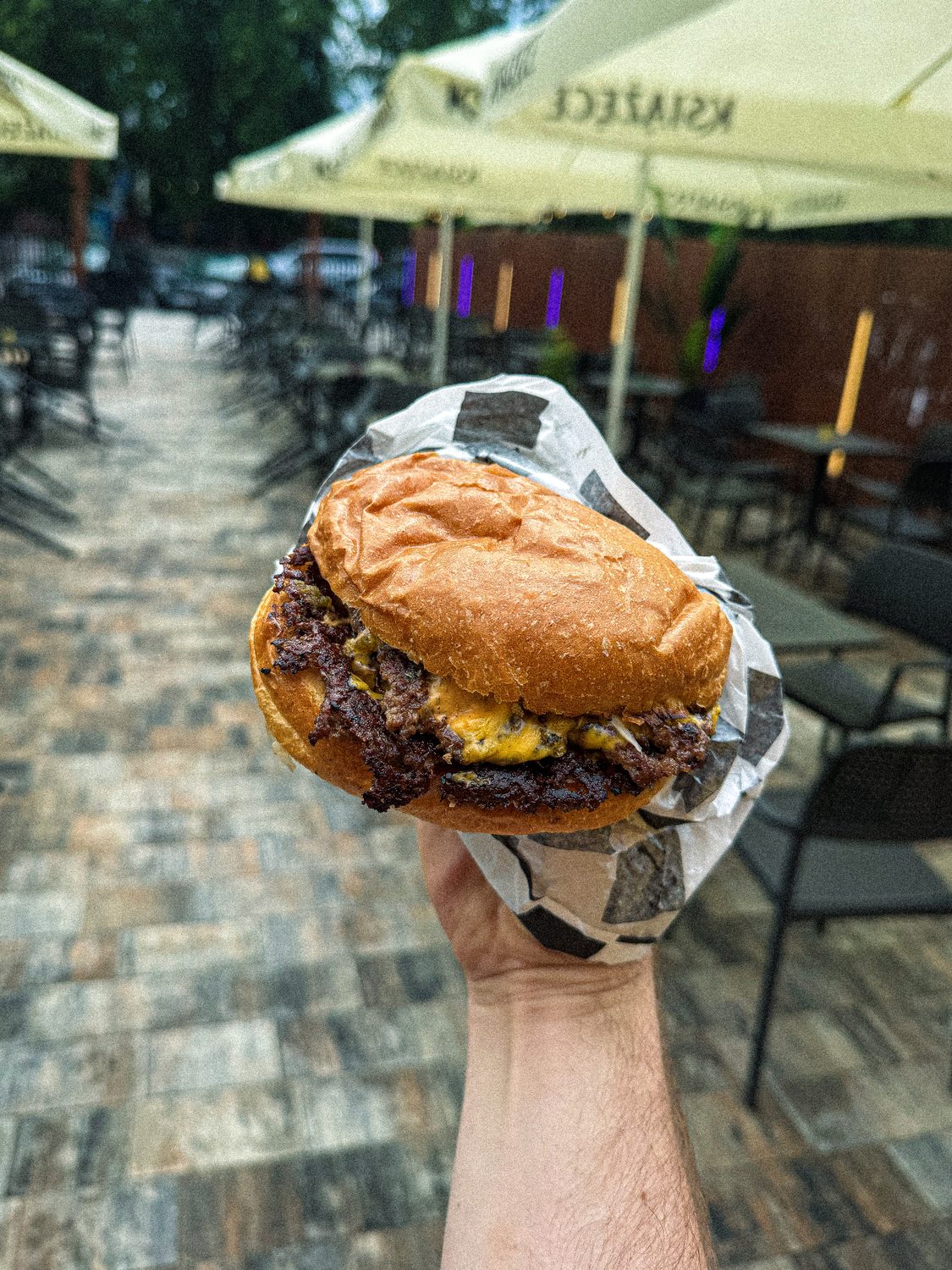 Burger w ogrodzie Pesca Garden