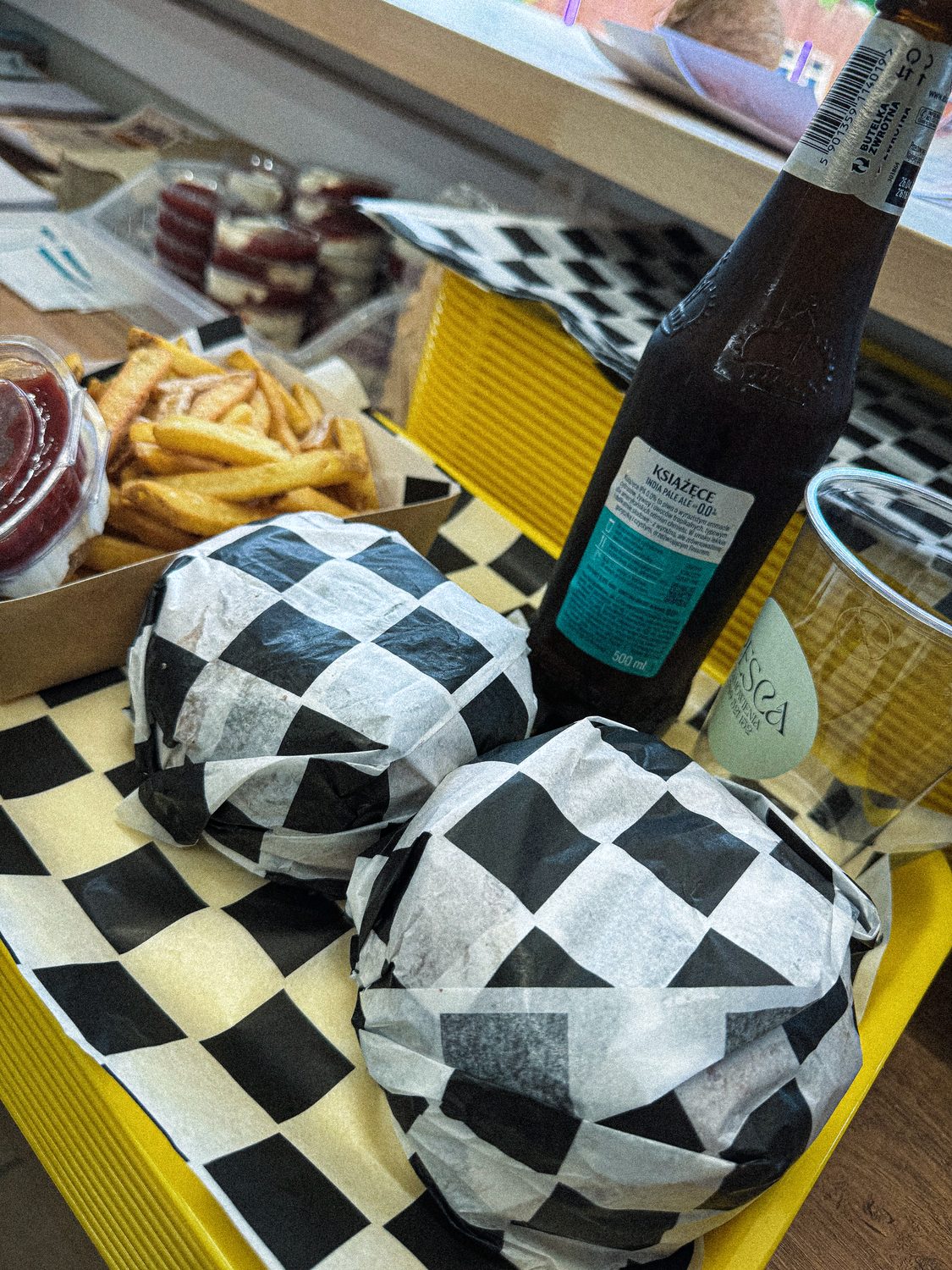 Burgery, frytki i piwo